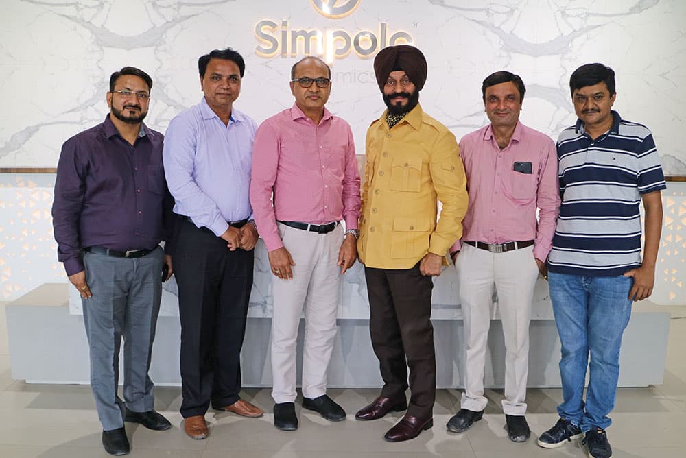 Simpolo family pays homage to Mr Pramod Kelkar